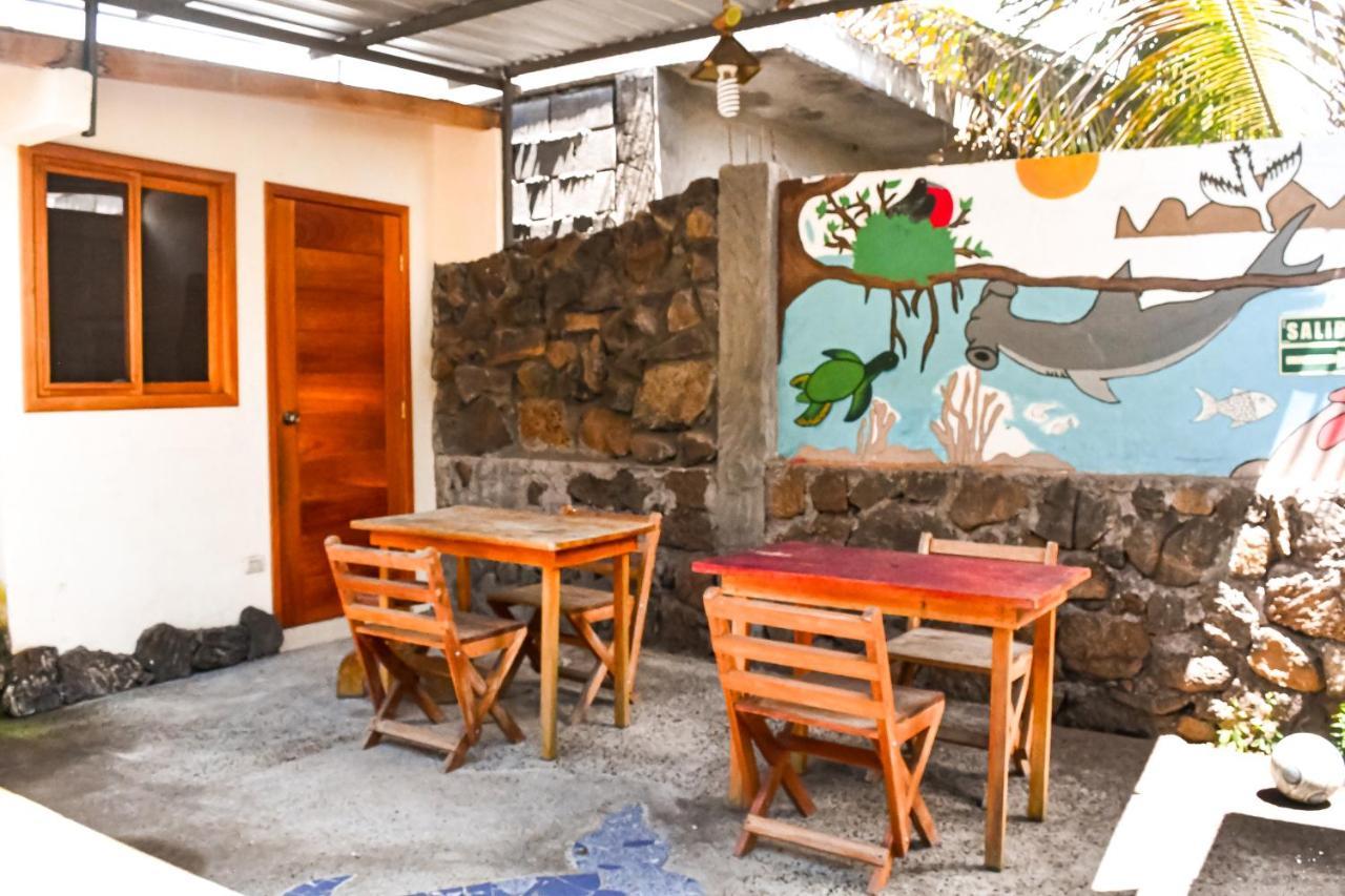 Galapagos Dove Hotel Пуерто Айора Екстериор снимка